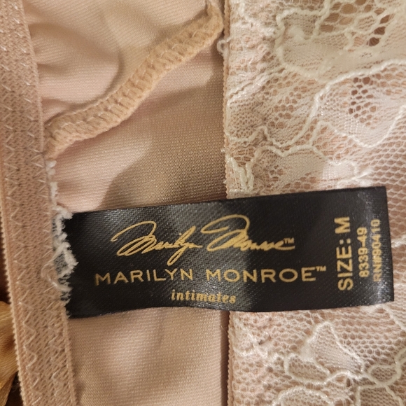 Lingerie Set Size M - Picture 12 of 12